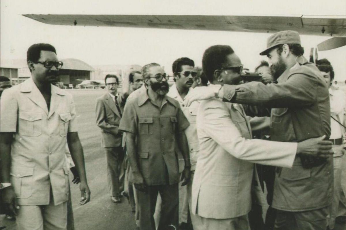 1976_Primeira_Visita_Fidel_Castro_Angola0003